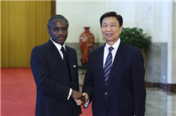 李源潮与赤道几内亚副总统曼格会谈